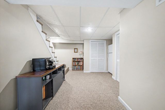 592 Pond St, Franklin, MA 02038