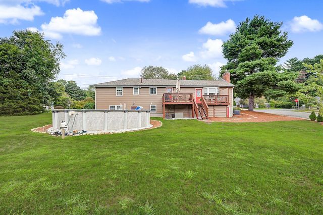 592 Pond St, Franklin, MA 02038