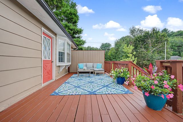 592 Pond St, Franklin, MA 02038