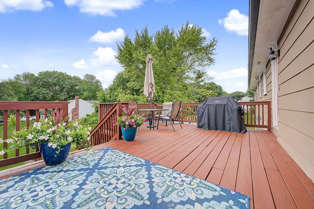 592 Pond St, Franklin, MA 02038