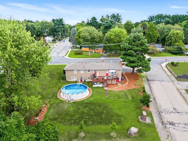 592 Pond St, Franklin, MA 02038