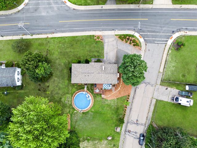 592 Pond St, Franklin, MA 02038