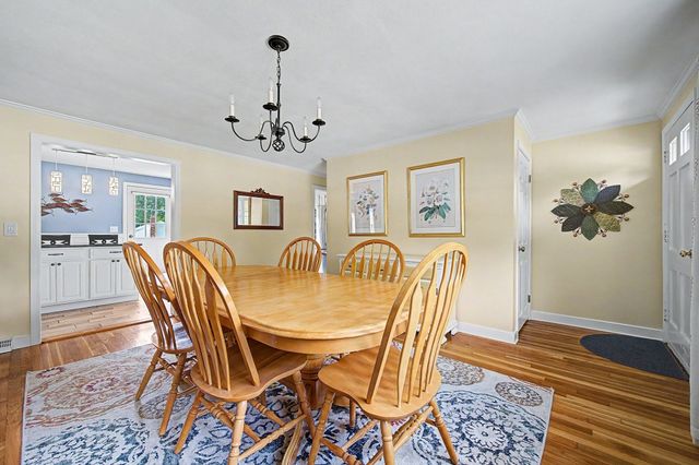 592 Pond St, Franklin, MA 02038