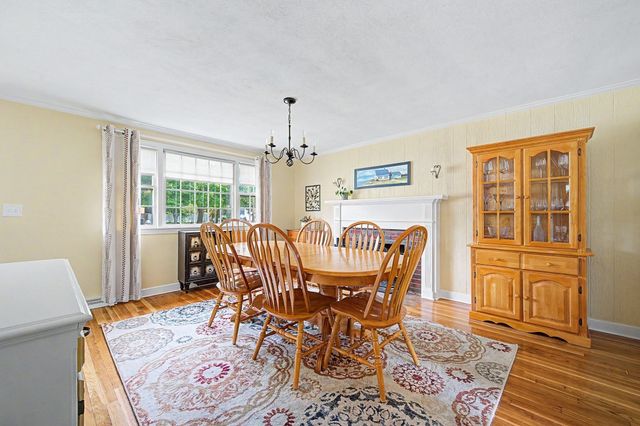 592 Pond St, Franklin, MA 02038