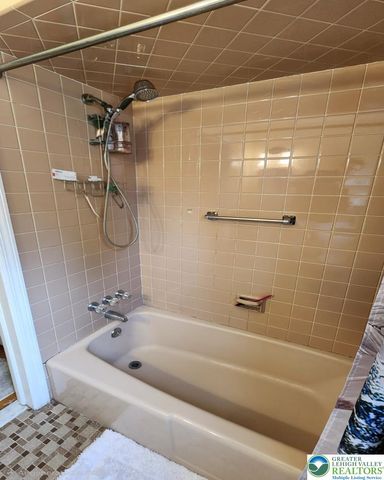 1137 LYNNHURST Place, Bethlehem City, PA 18017