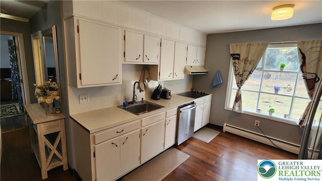 1137 LYNNHURST Place, Bethlehem City, PA 18017