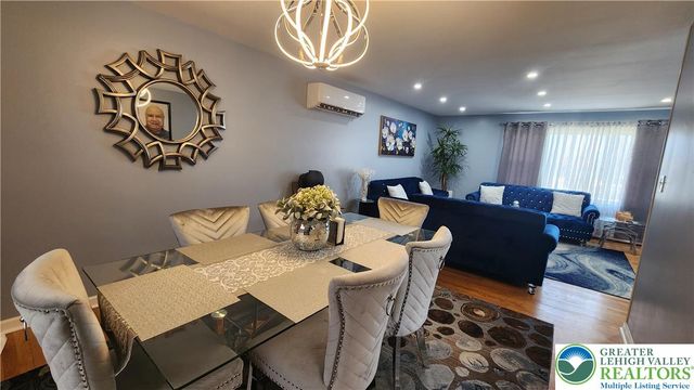 1137 LYNNHURST Place, Bethlehem City, PA 18017