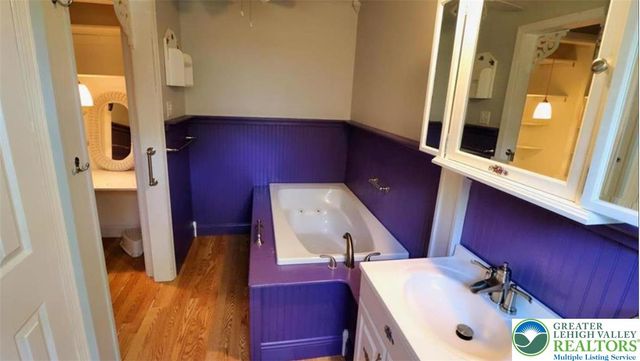 1137 LYNNHURST Place, Bethlehem City, PA 18017