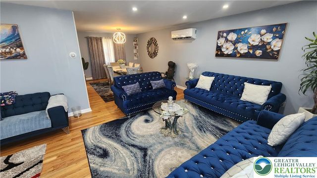 1137 LYNNHURST Place, Bethlehem City, PA 18017