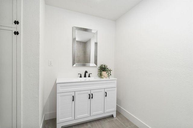715 N Hughes Avenue, Fresno, CA 93728