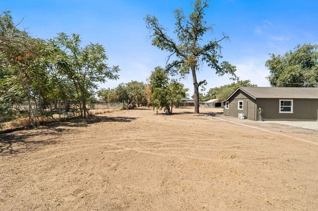 715 N Hughes Avenue, Fresno, CA 93728