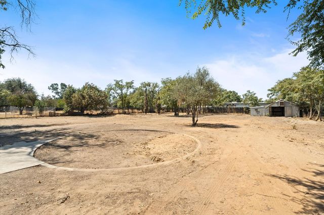 715 N Hughes Avenue, Fresno, CA 93728