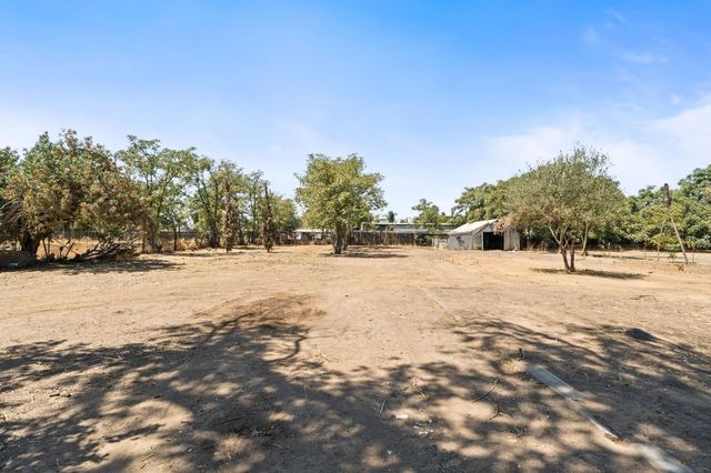 715 N Hughes Avenue, Fresno, CA 93728