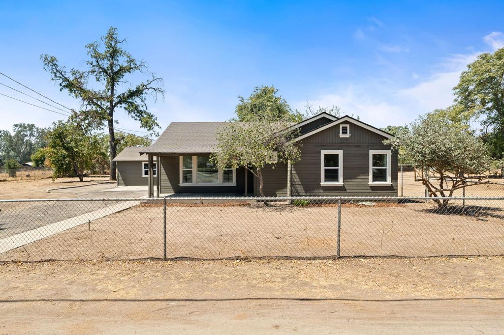 715 N Hughes Avenue, Fresno, CA 93728