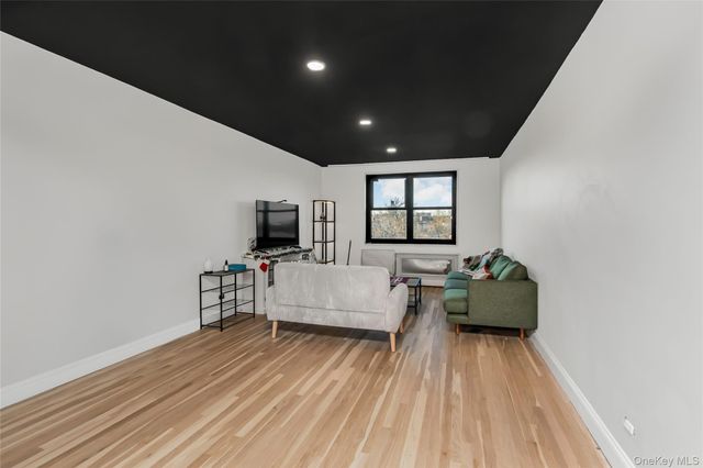 75 W 238th Street 3H, Bronx, NY 10463