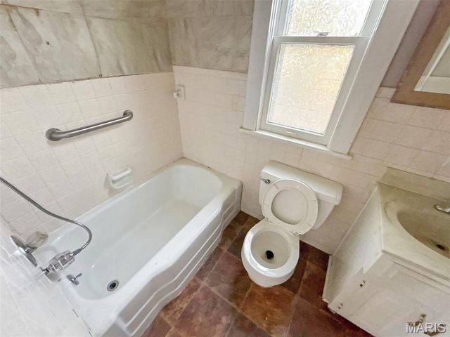 575 Crescent Avenue, Independence, MO 64053