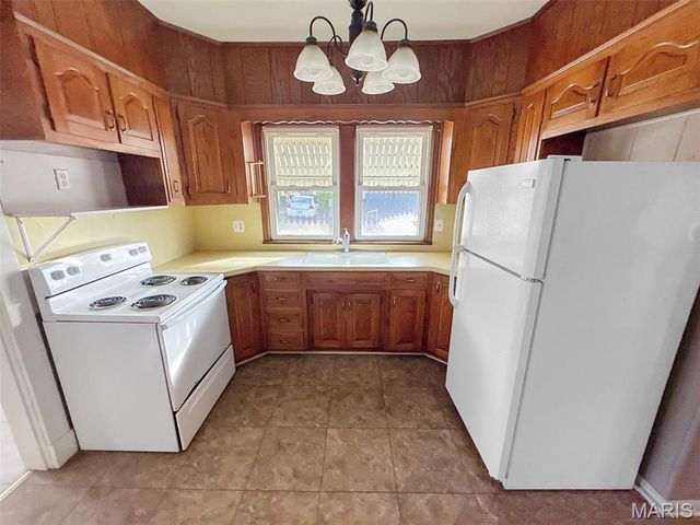 575 Crescent Avenue, Independence, MO 64053