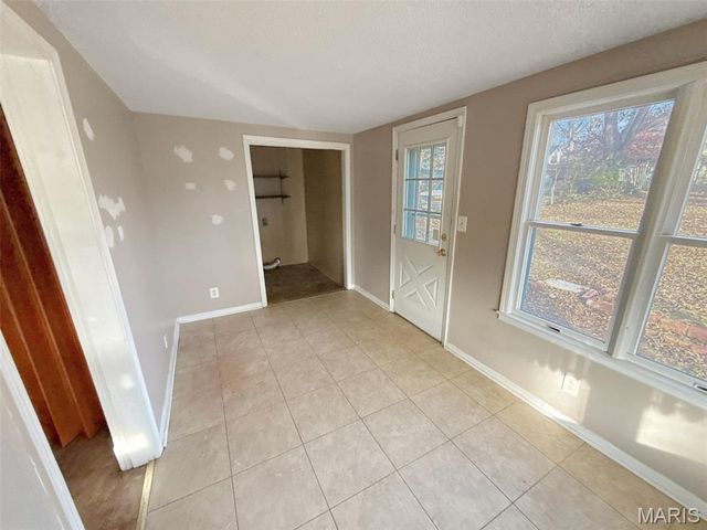 575 Crescent Avenue, Independence, MO 64053