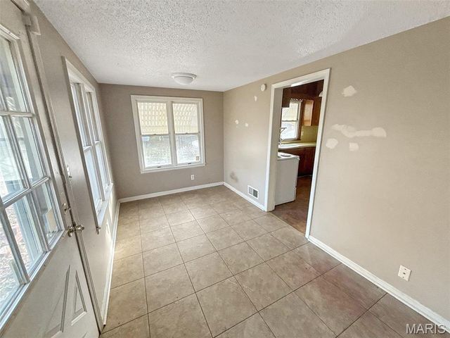 575 Crescent Avenue, Independence, MO 64053