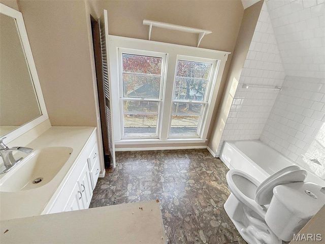 575 Crescent Avenue, Independence, MO 64053