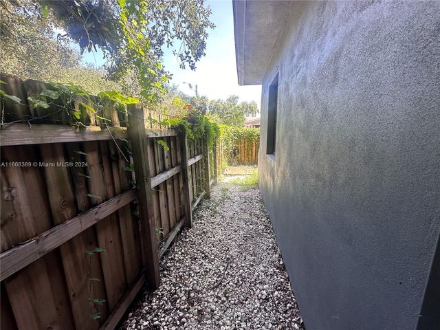 1418 SW 27th Street 1, Fort Lauderdale, FL 33315