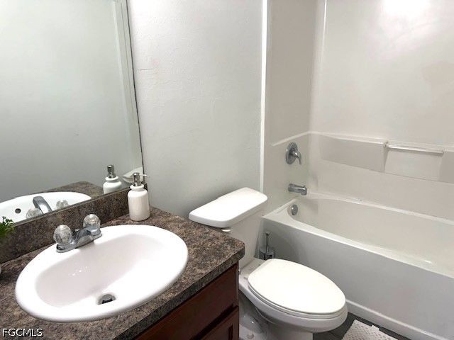 3021 NE 2nd AVE, Cape Coral, FL 33909