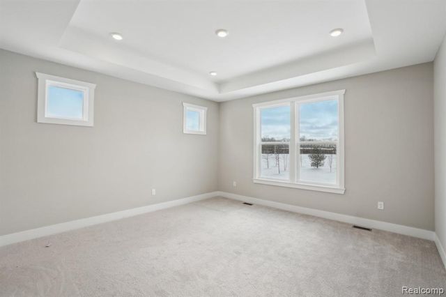 523 Round Rock Dr, Howell, MI 48843