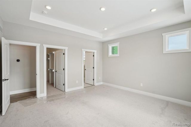 523 Round Rock Dr, Howell, MI 48843