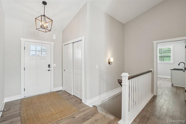 523 Round Rock Dr, Howell, MI 48843
