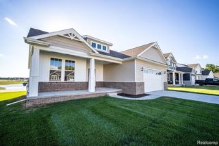 523 Round Rock Dr, Howell, MI 48843