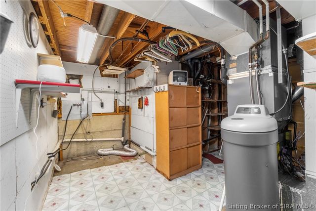 925 Redwood Drive, Clarksville, IN 47129