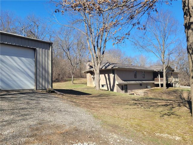 25293 Dehoff Drive, Tonganoxie, KS 66086