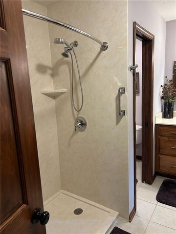 25293 Dehoff Drive, Tonganoxie, KS 66086