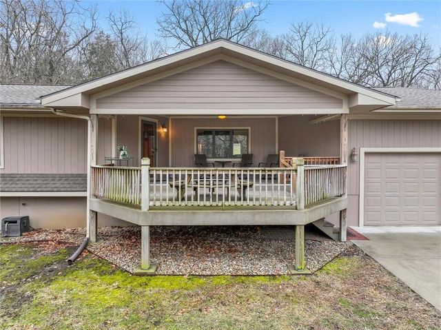 25293 Dehoff Drive, Tonganoxie, KS 66086