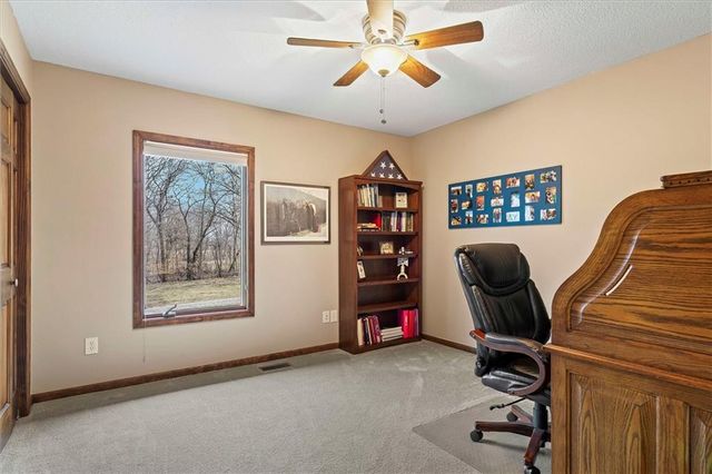 25293 Dehoff Drive, Tonganoxie, KS 66086