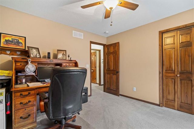 25293 Dehoff Drive, Tonganoxie, KS 66086