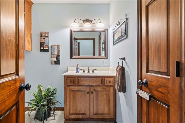 25293 Dehoff Drive, Tonganoxie, KS 66086