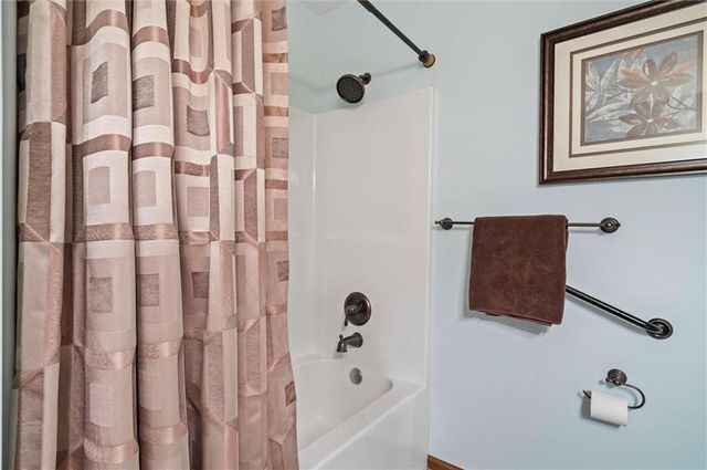 25293 Dehoff Drive, Tonganoxie, KS 66086