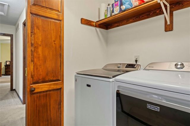 25293 Dehoff Drive, Tonganoxie, KS 66086