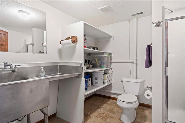 25293 Dehoff Drive, Tonganoxie, KS 66086