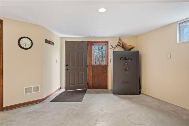 25293 Dehoff Drive, Tonganoxie, KS 66086