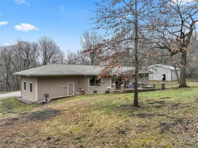 25293 Dehoff Drive, Tonganoxie, KS 66086
