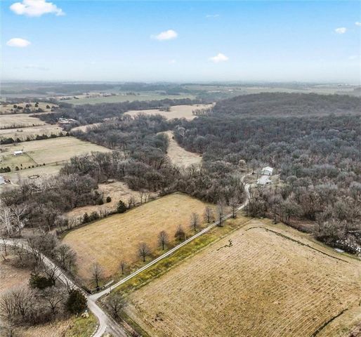 25293 Dehoff Drive, Tonganoxie, KS 66086