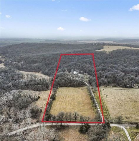 25293 Dehoff Drive, Tonganoxie, KS 66086