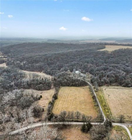 25293 Dehoff Drive, Tonganoxie, KS 66086