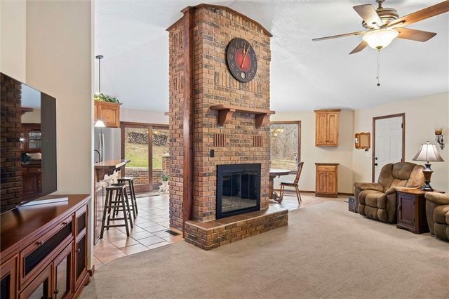 25293 Dehoff Drive, Tonganoxie, KS 66086