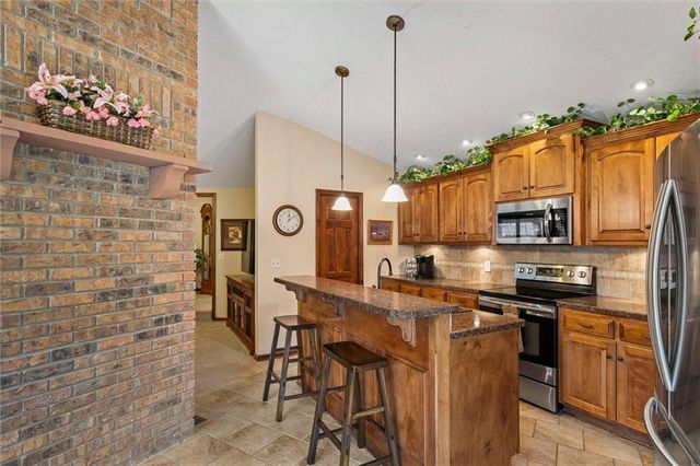 25293 Dehoff Drive, Tonganoxie, KS 66086