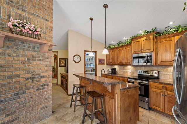 25293 Dehoff Drive, Tonganoxie, KS 66086