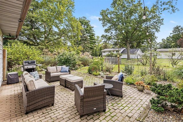 426 Larkspur Avenue, Portage, MI 49002