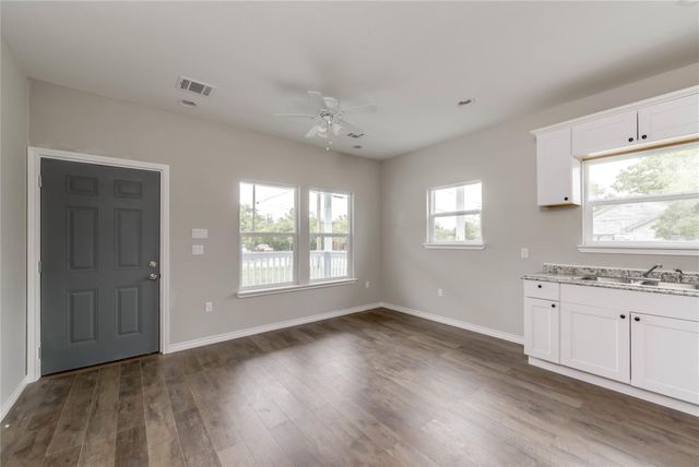 412 Booth ST A, Taylor, TX 76574